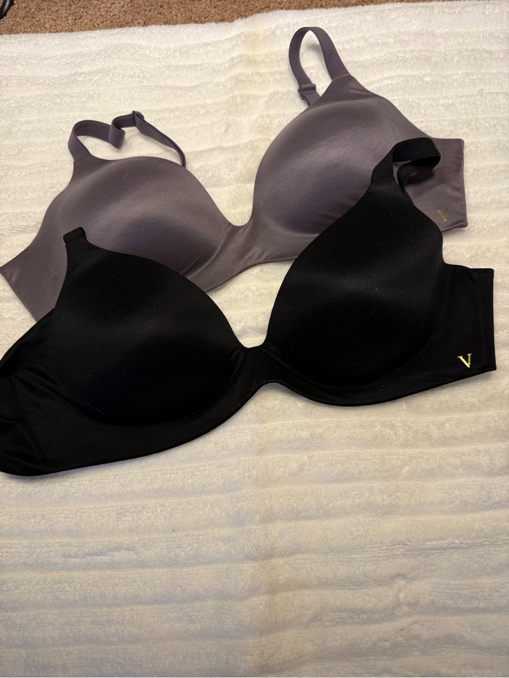 Victoria's Secret Black and Gray Seamless Molded T-Shirt Bras (2-Pack)